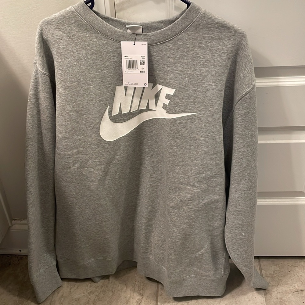 gray nike sweatshirt